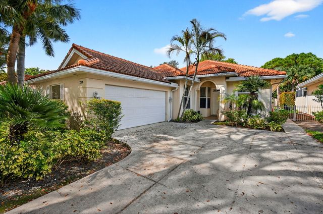 217 E Tall Oaks Circle, Palm Beach Gardens, FL 33410