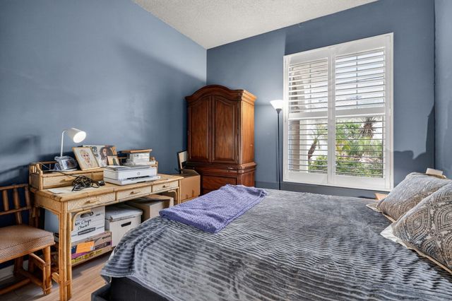 217 E Tall Oaks Circle, Palm Beach Gardens, FL 33410