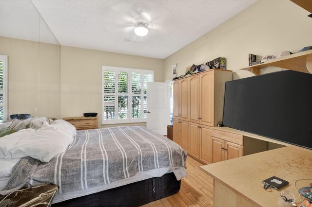 217 E Tall Oaks Circle, Palm Beach Gardens, FL 33410