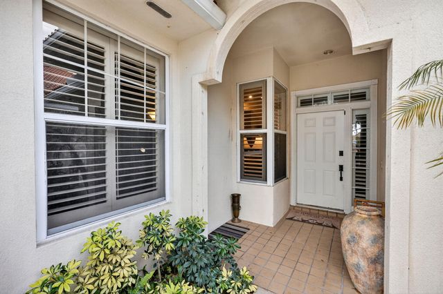 217 E Tall Oaks Circle, Palm Beach Gardens, FL 33410