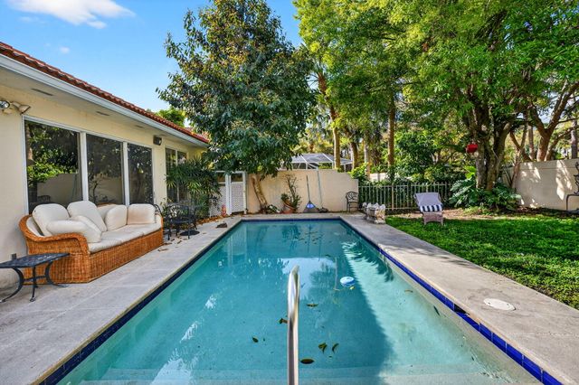 217 E Tall Oaks Circle, Palm Beach Gardens, FL 33410