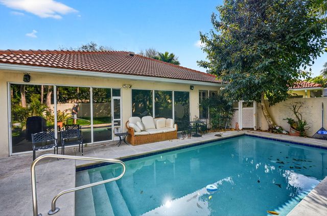 217 E Tall Oaks Circle, Palm Beach Gardens, FL 33410