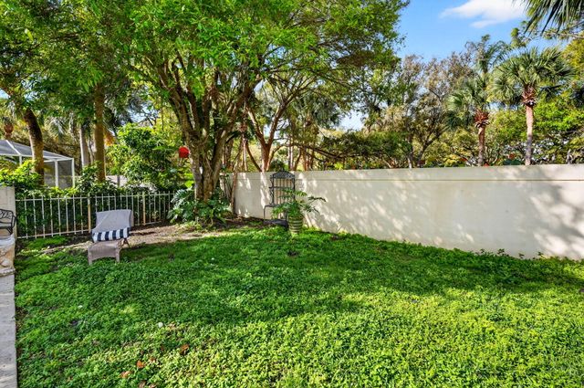 217 E Tall Oaks Circle, Palm Beach Gardens, FL 33410