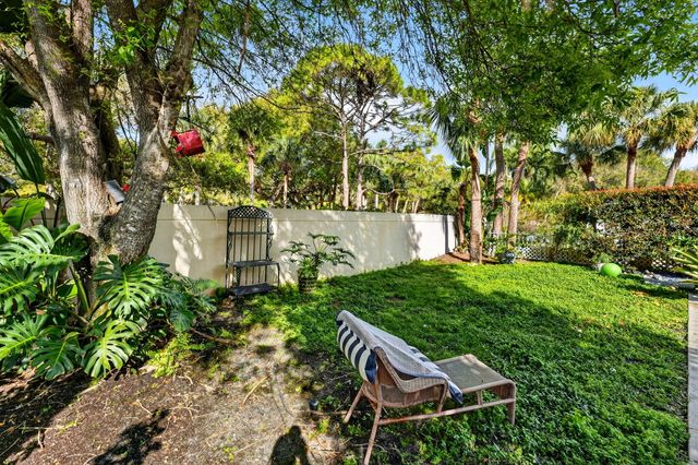 217 E Tall Oaks Circle, Palm Beach Gardens, FL 33410