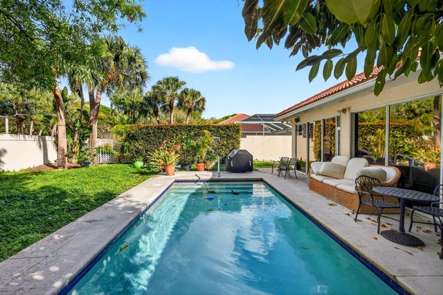 217 E Tall Oaks Circle, Palm Beach Gardens, FL 33410