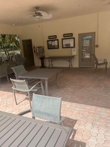 217 E Tall Oaks Circle, Palm Beach Gardens, FL 33410