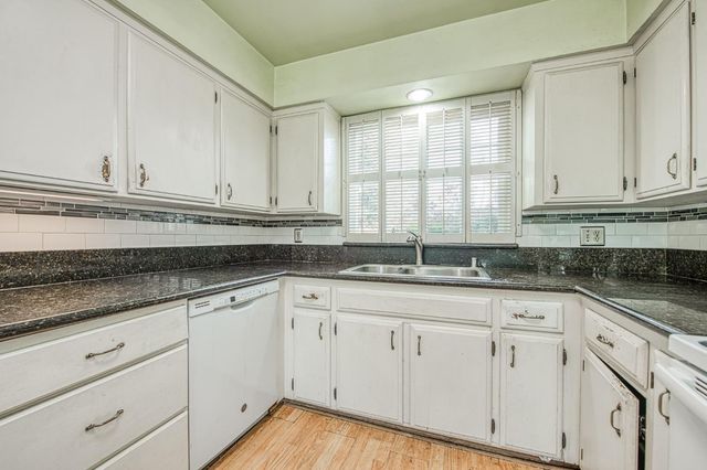 2306 Stanford Avenue, Clovis, CA 93611