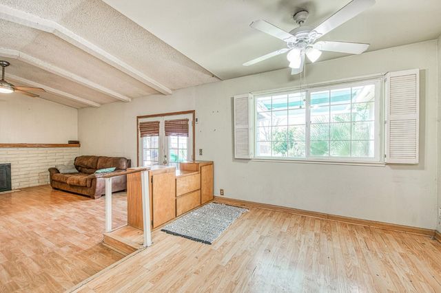 2306 Stanford Avenue, Clovis, CA 93611