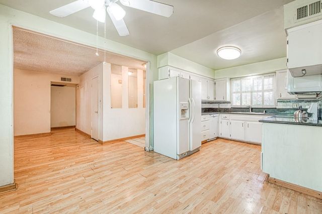 2306 Stanford Avenue, Clovis, CA 93611