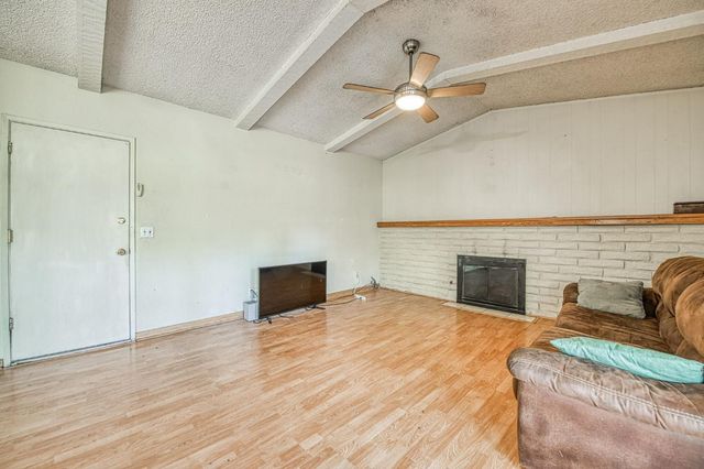 2306 Stanford Avenue, Clovis, CA 93611