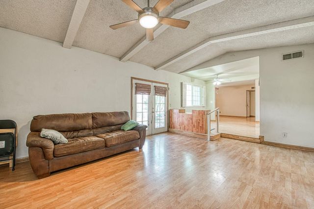 2306 Stanford Avenue, Clovis, CA 93611