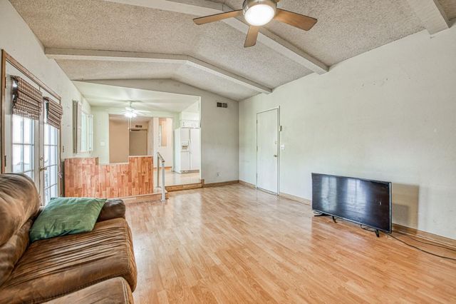 2306 Stanford Avenue, Clovis, CA 93611