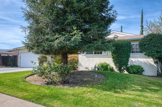 2306 Stanford Avenue, Clovis, CA 93611