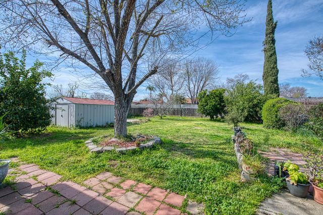 2306 Stanford Avenue, Clovis, CA 93611