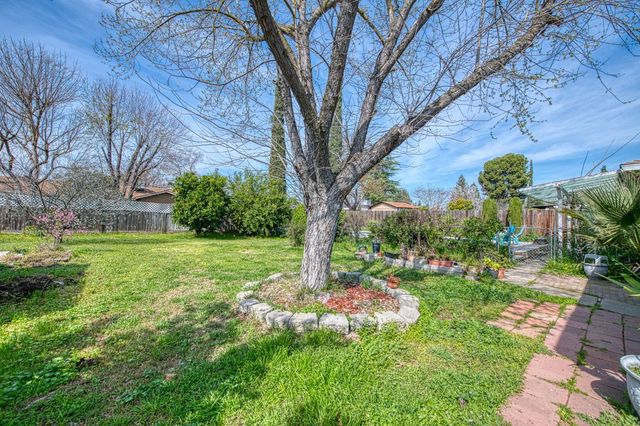 2306 Stanford Avenue, Clovis, CA 93611