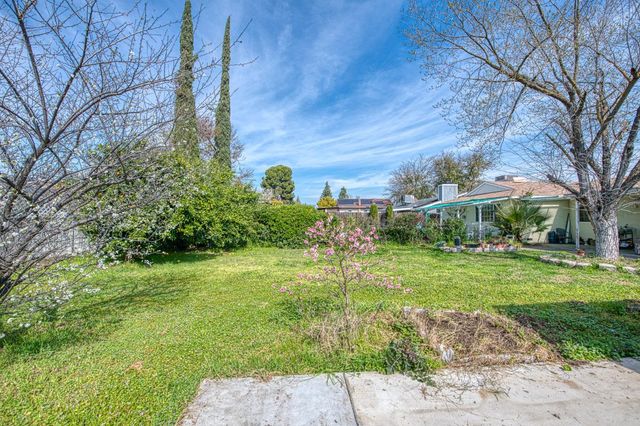 2306 Stanford Avenue, Clovis, CA 93611