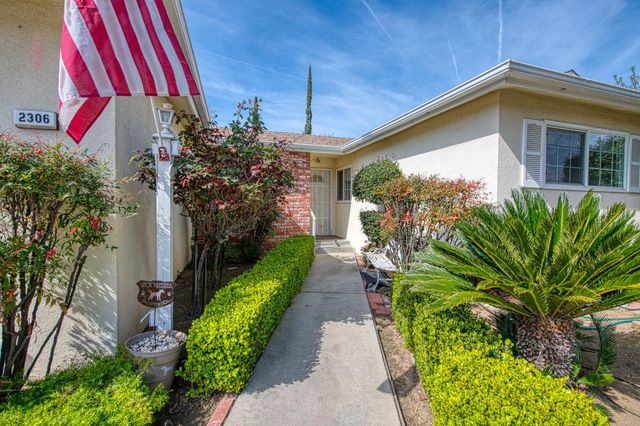 2306 Stanford Avenue, Clovis, CA 93611