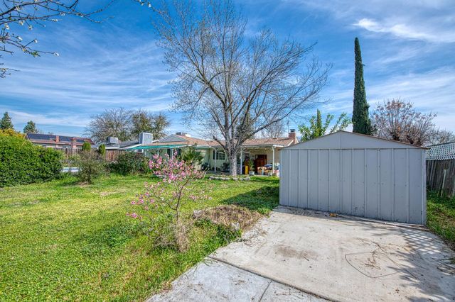 2306 Stanford Avenue, Clovis, CA 93611