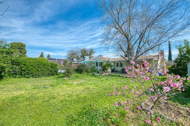 2306 Stanford Avenue, Clovis, CA 93611