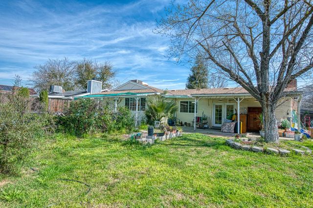 2306 Stanford Avenue, Clovis, CA 93611