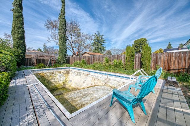 2306 Stanford Avenue, Clovis, CA 93611