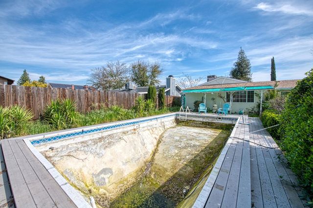 2306 Stanford Avenue, Clovis, CA 93611