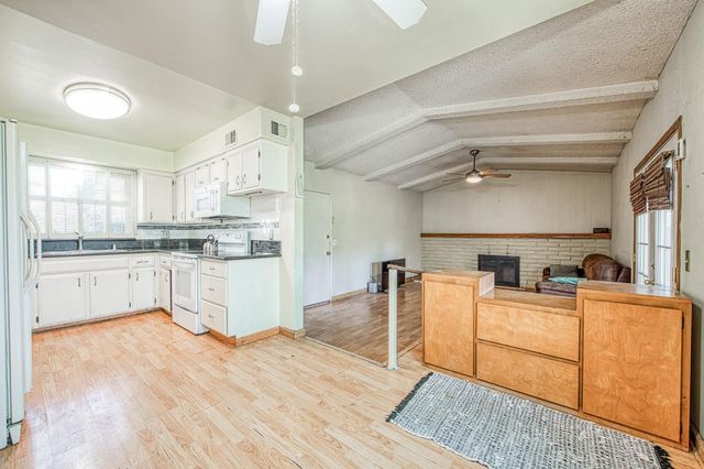 2306 Stanford Avenue, Clovis, CA 93611