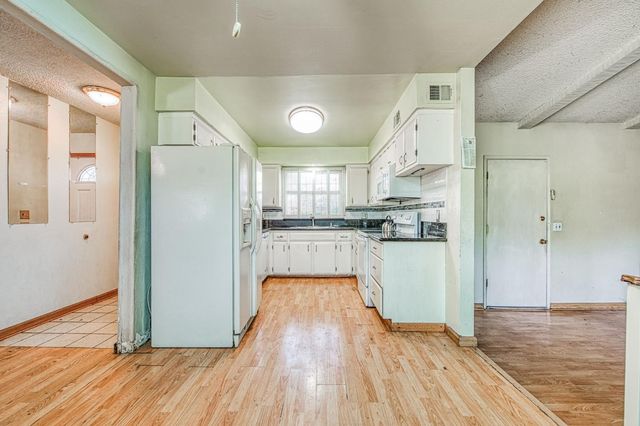 2306 Stanford Avenue, Clovis, CA 93611