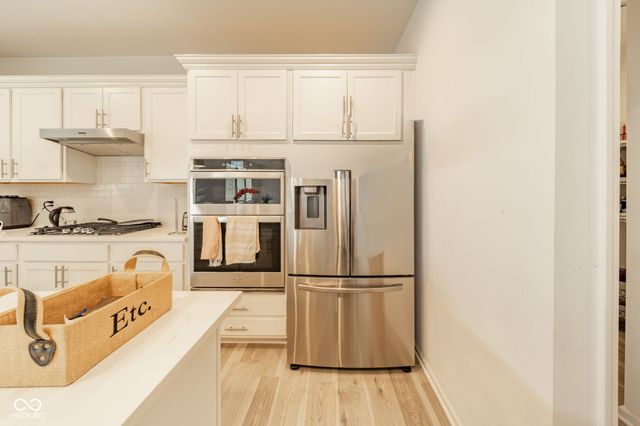 8752 Dorill Creek Lane, Indianapolis, IN 46259