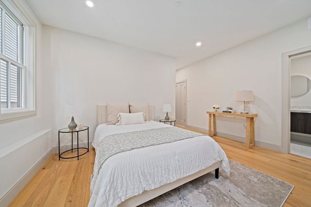 5 Breed St 4, Boston, MA 02128