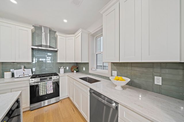 5 Breed St 4, Boston, MA 02128