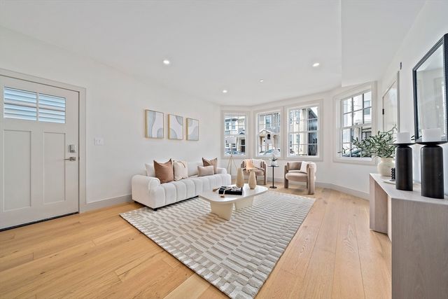 5 Breed St 4, Boston, MA 02128