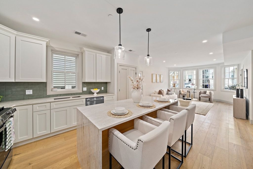 5 Breed St 4, Boston, MA 02128