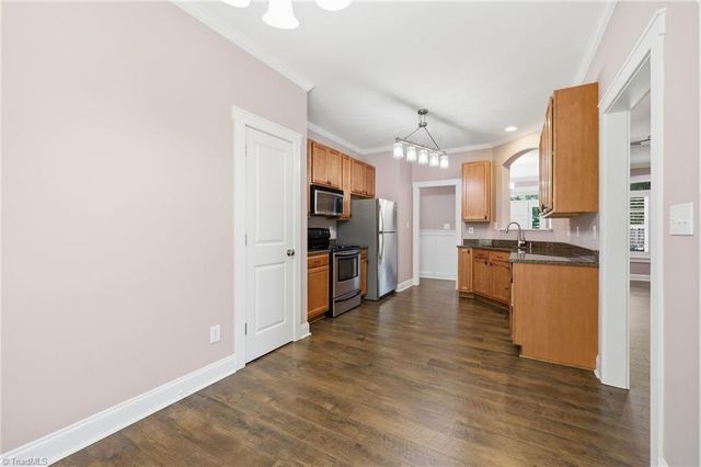 2100 Waterford Pointe Road, Lexington, NC 27292