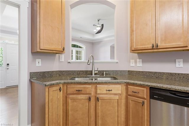 2100 Waterford Pointe Road, Lexington, NC 27292