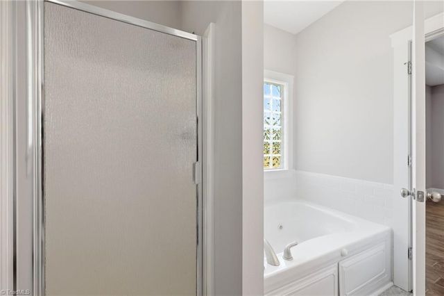 2100 Waterford Pointe Road, Lexington, NC 27292