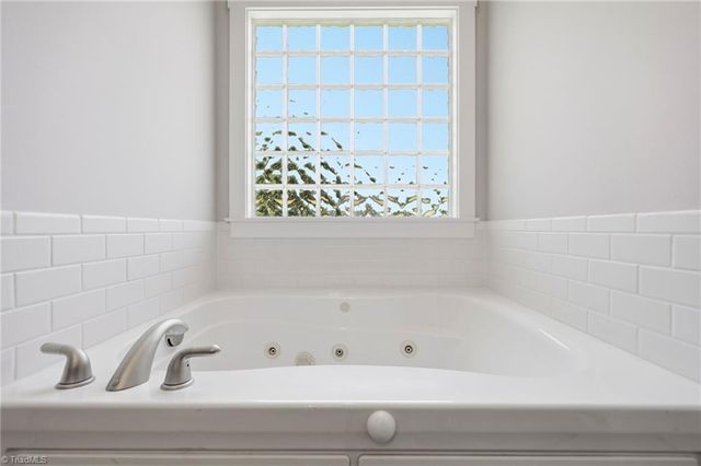 2100 Waterford Pointe Road, Lexington, NC 27292