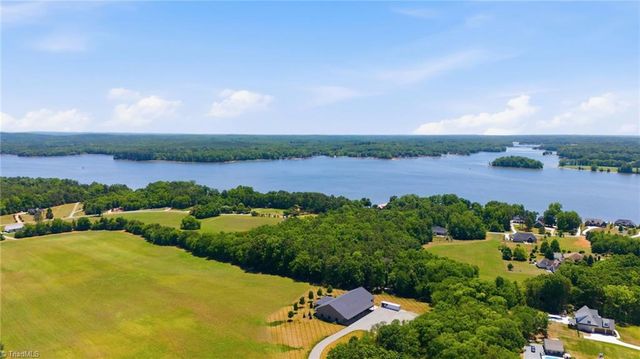 2100 Waterford Pointe Road, Lexington, NC 27292