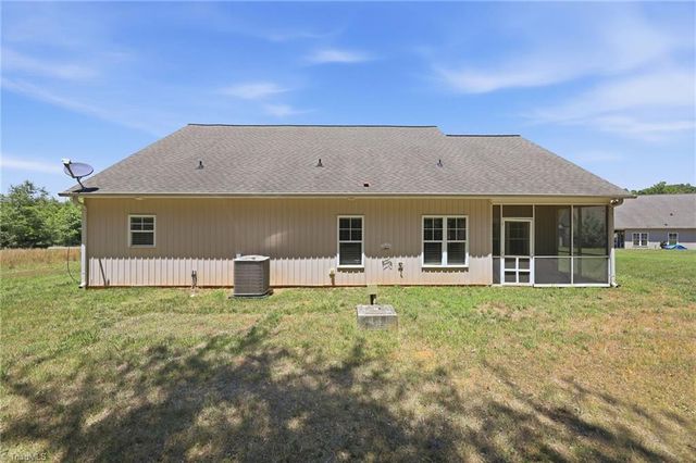2100 Waterford Pointe Road, Lexington, NC 27292