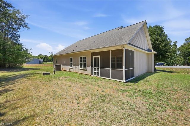 2100 Waterford Pointe Road, Lexington, NC 27292