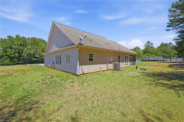 2100 Waterford Pointe Road, Lexington, NC 27292