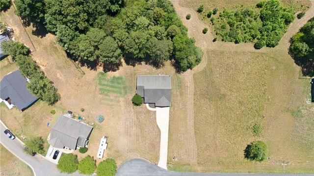 2100 Waterford Pointe Road, Lexington, NC 27292