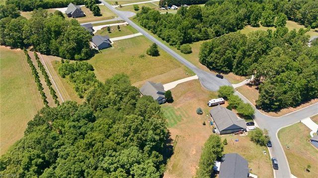 2100 Waterford Pointe Road, Lexington, NC 27292