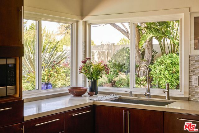 21737 Woodland Crest Drive, Woodland Hills, CA 91364