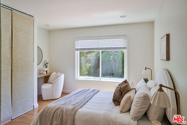 21737 Woodland Crest Drive, Woodland Hills, CA 91364