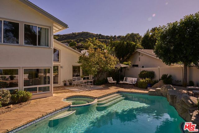 21737 Woodland Crest Drive, Woodland Hills, CA 91364