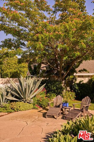 21737 Woodland Crest Drive, Woodland Hills, CA 91364