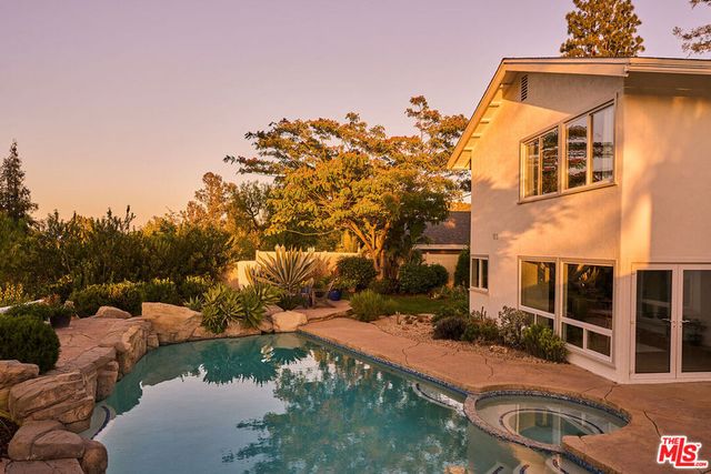 21737 Woodland Crest Drive, Woodland Hills, CA 91364