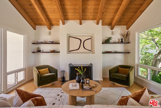 21737 Woodland Crest Drive, Woodland Hills, CA 91364