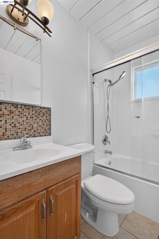 2318 Lowell Avenue, Richmond, CA 94804